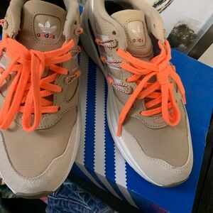 Running/walking sneakers